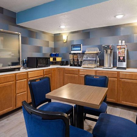 Days Inn & Suites By Wyndham Kokomo Ngoại thất bức ảnh