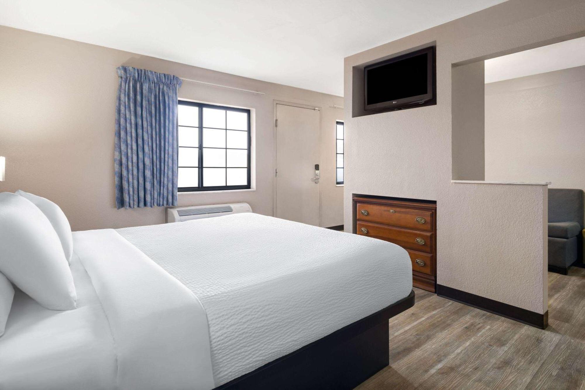 Days Inn & Suites By Wyndham Kokomo Ngoại thất bức ảnh