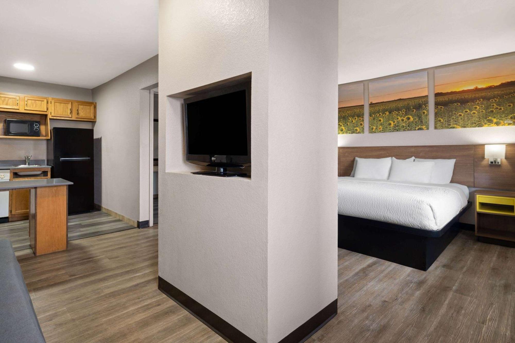 Days Inn & Suites By Wyndham Kokomo Ngoại thất bức ảnh