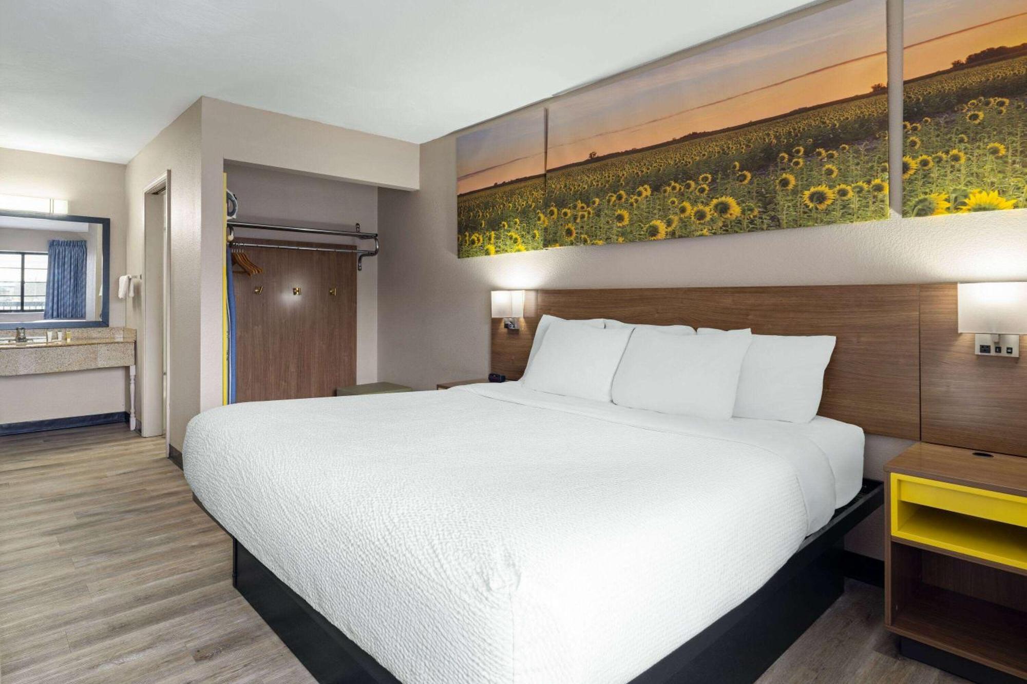Days Inn & Suites By Wyndham Kokomo Ngoại thất bức ảnh