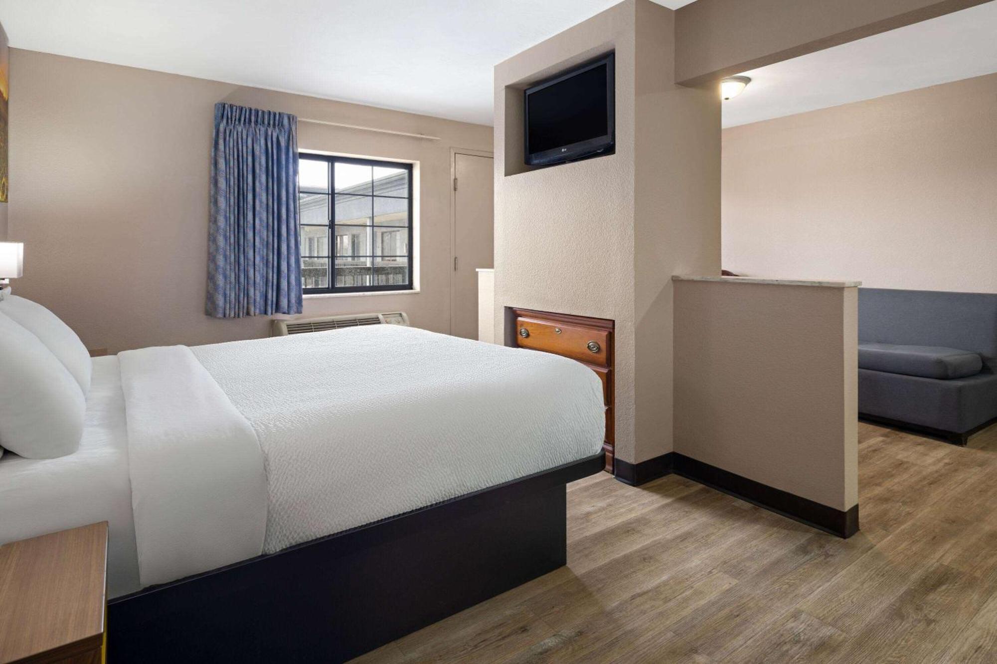Days Inn & Suites By Wyndham Kokomo Ngoại thất bức ảnh