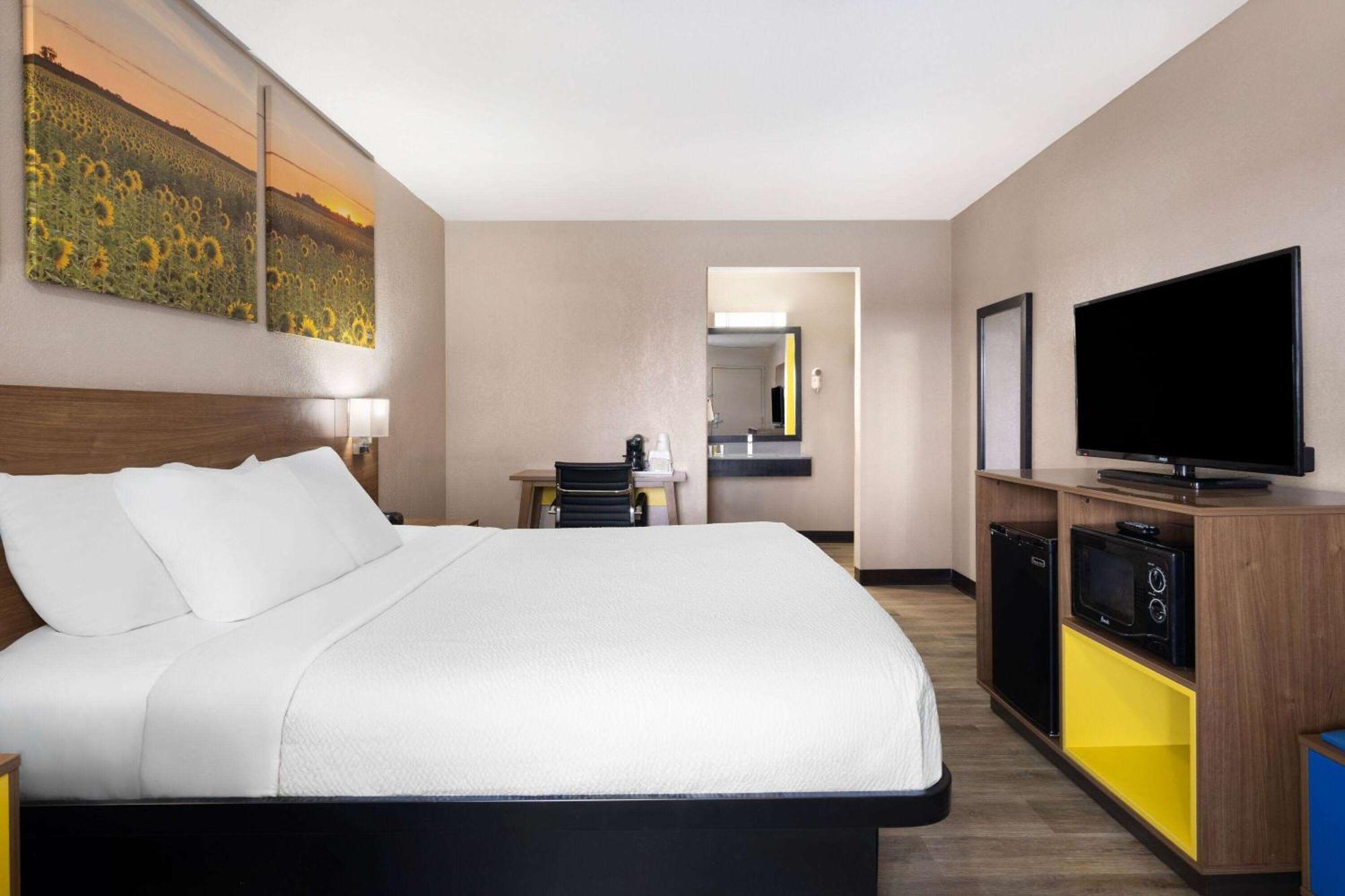 Days Inn & Suites By Wyndham Kokomo Ngoại thất bức ảnh