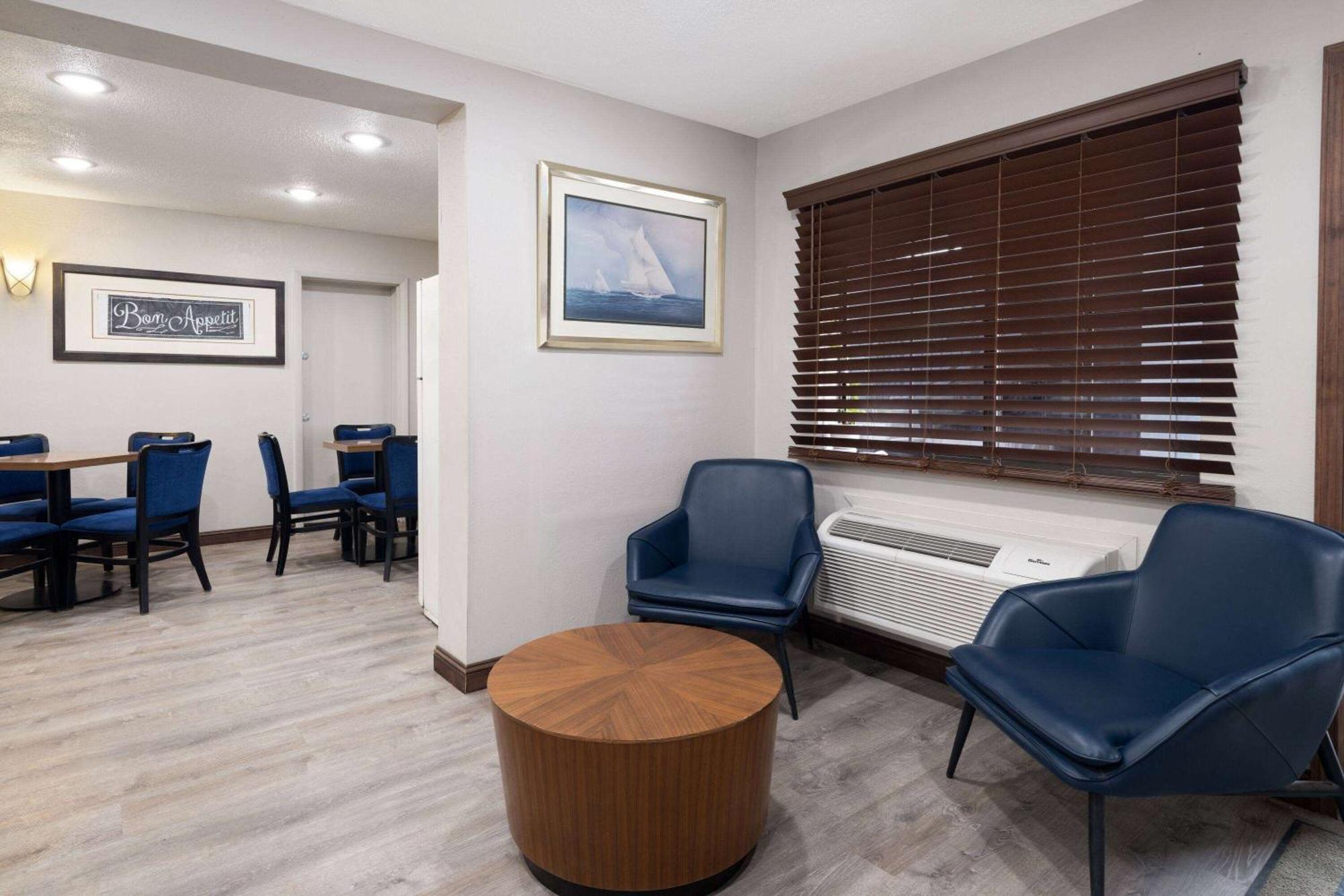 Days Inn & Suites By Wyndham Kokomo Ngoại thất bức ảnh